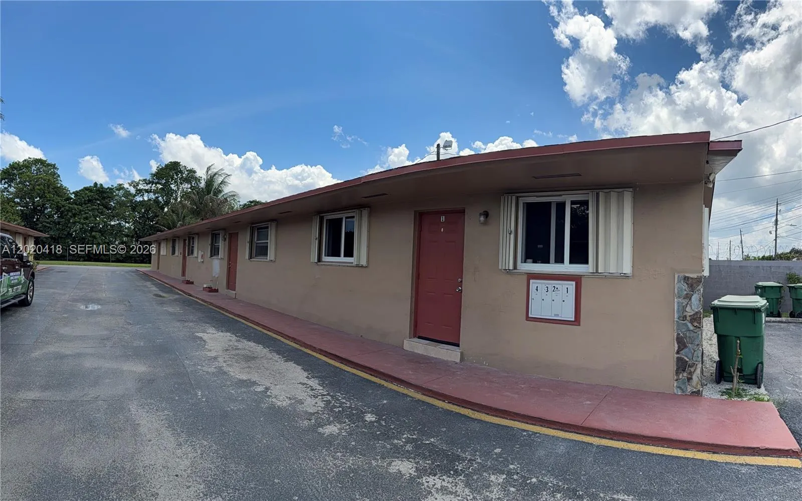 Foto de propiedad en 2924 NW 132nd Terrace 1, Opa-Locka, FL 33054 Opa-Locka con MLS# 