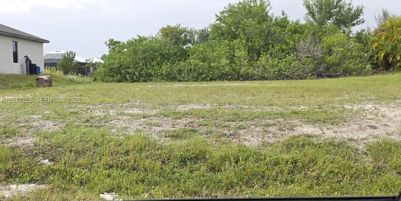 Foto de propiedad en 2925 Diplomat Parkway W, Cape Coral, FL 33993 Cape Coral con MLS# 