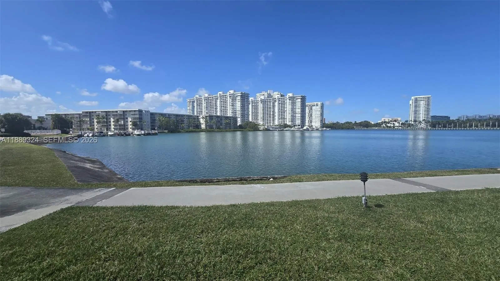 Foto de propiedad en 2929 Point East Drive A108, Aventura, FL 33160 Aventura con MLS# 