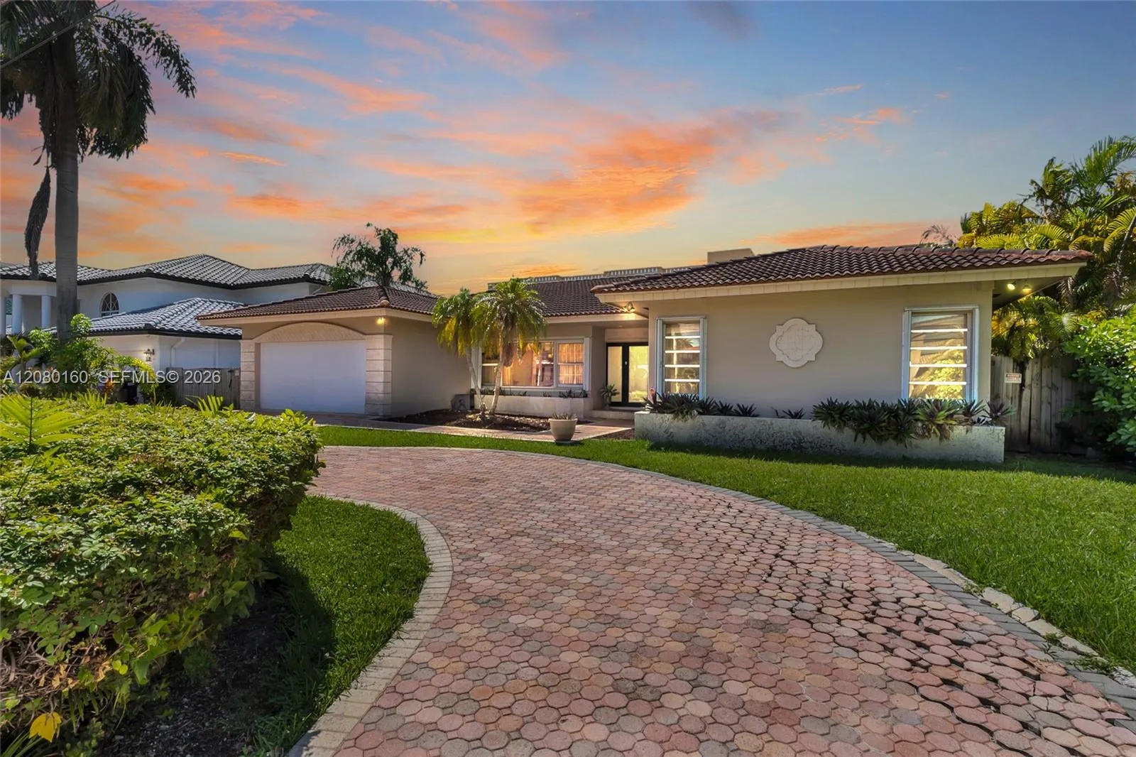Foto de propiedad en 2930 NE 164th Street, North Miami Beach, FL 33160 North Miami Beach con MLS# 