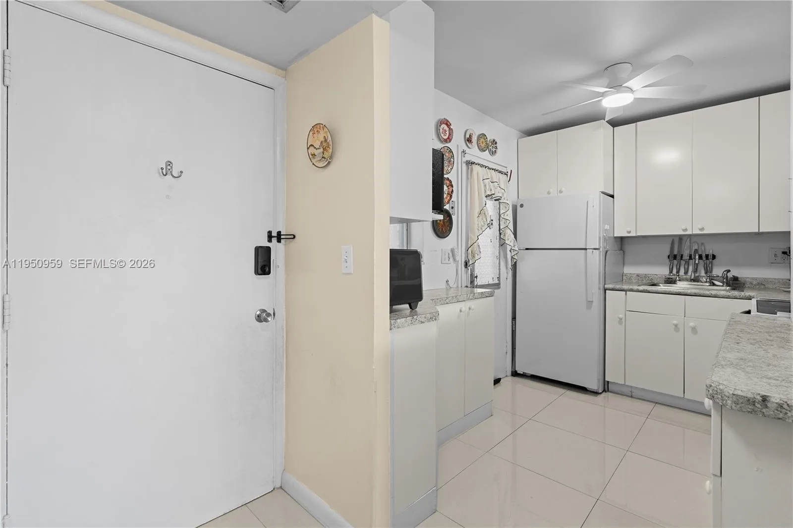 Foto de propiedad en 2930 Point East Drive E-407, Aventura, FL 33160 Aventura con MLS# 