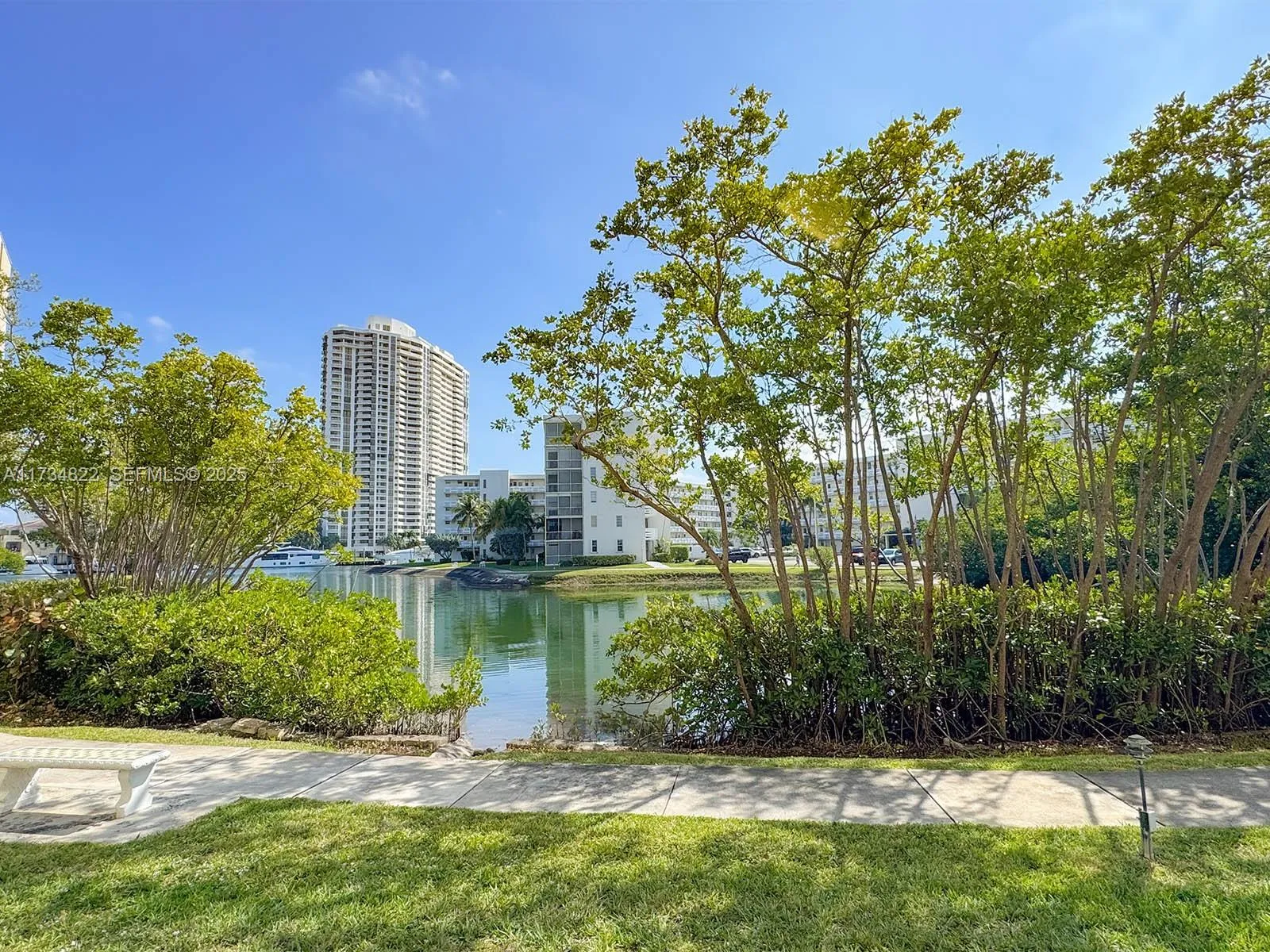 Foto de propiedad en 2930 Point East Drive E109, Aventura, FL 33160 Aventura con MLS# 