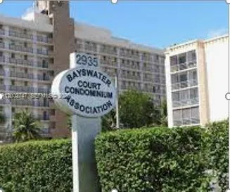 Foto de propiedad en 2935 NE 163rd Street 4Q, North Miami Beach, FL 33160 North Miami Beach con MLS# 