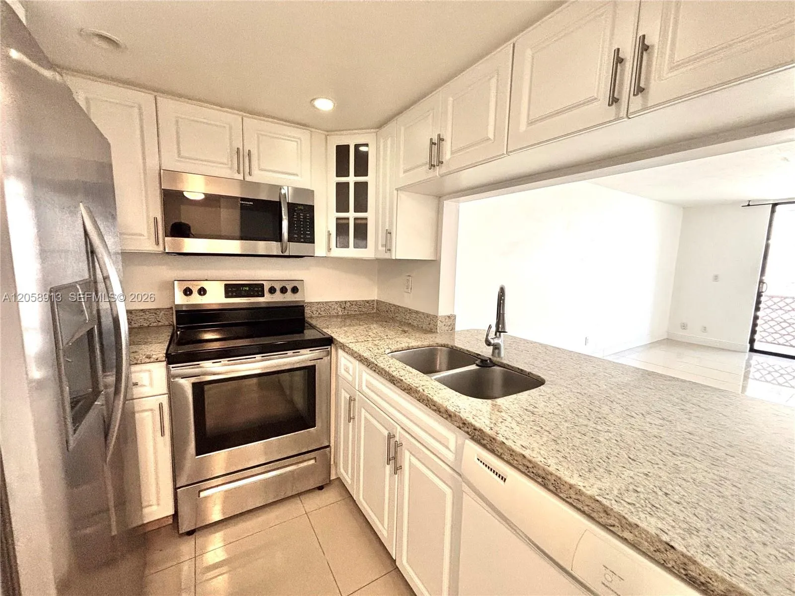 Foto de propiedad en 2935 NE 163rd Street 5P, North Miami Beach, FL 33160 North Miami Beach con MLS# 