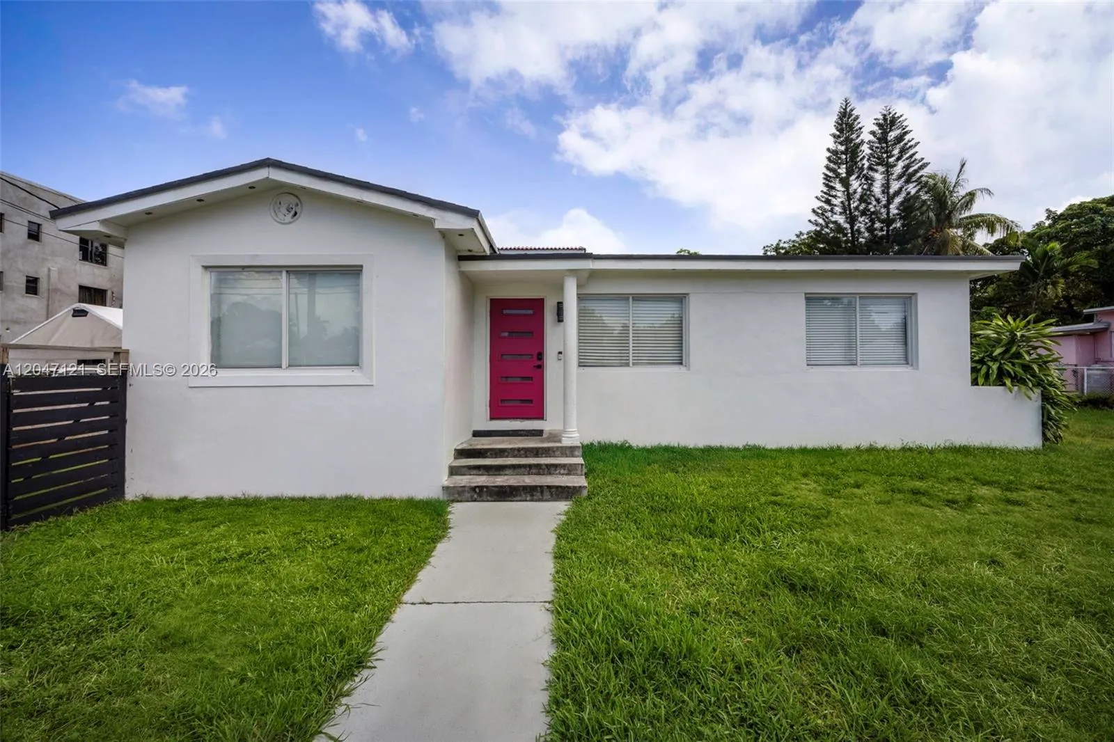 Foto de propiedad en 2939 SW 5th Street, Miami, FL 33135 Miami con MLS# 