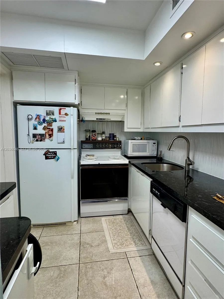 Foto de propiedad en 2940 NE 203rd Street C-213, Aventura, FL 33180 Aventura con MLS# 