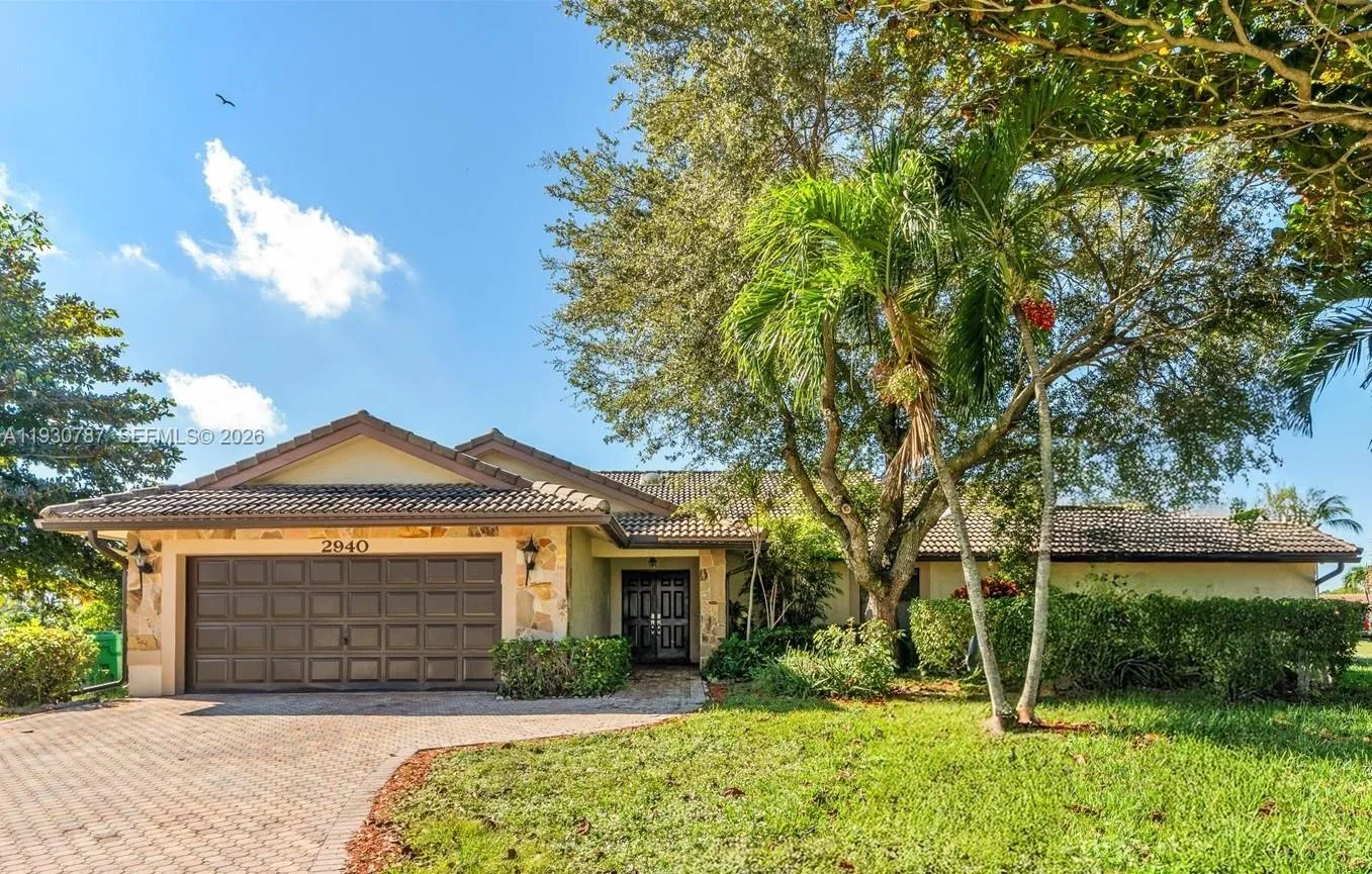 Foto de propiedad en 2940 NW 114th Way, Coral Springs, FL 33065 Coral Springs con MLS# 