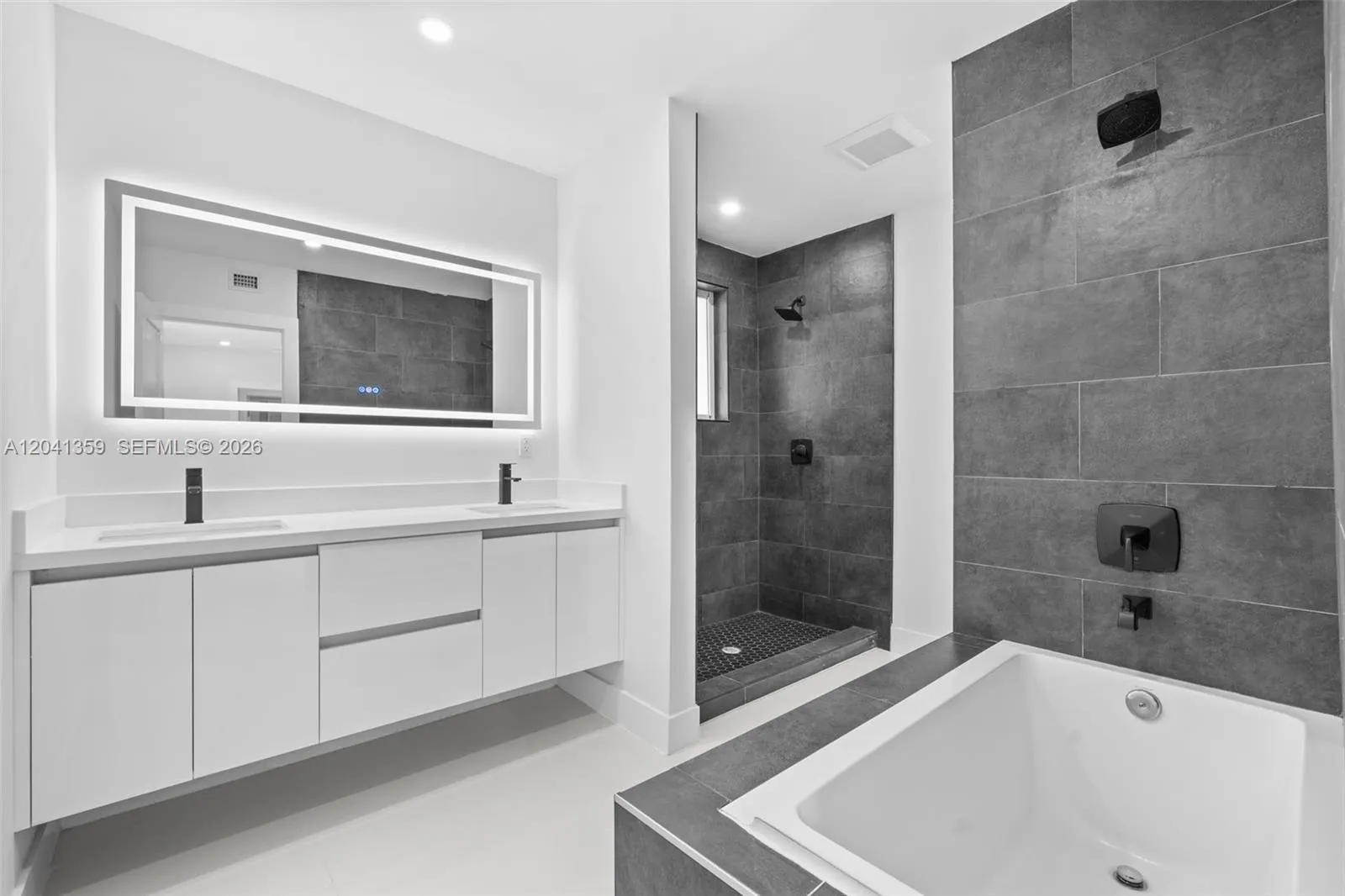Foto de propiedad en 2940 SW 12th Street, Miami, FL 33135 Miami con MLS# 