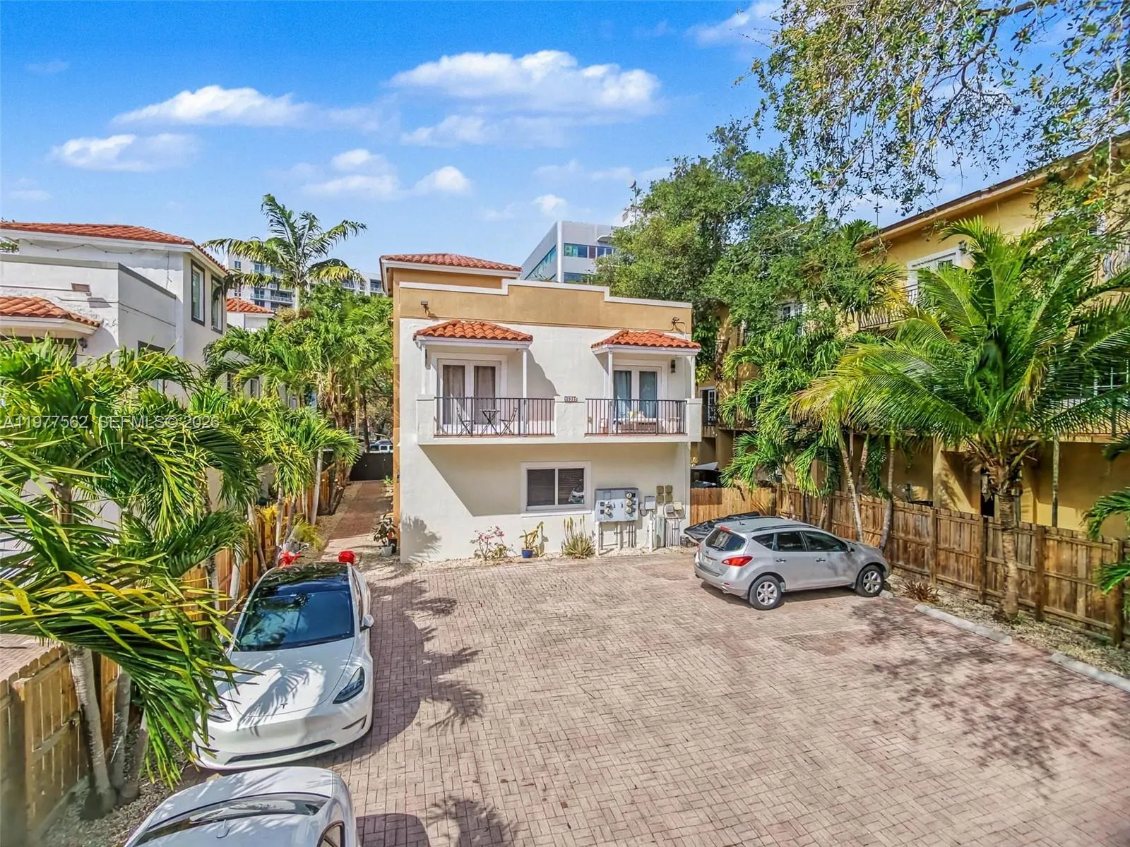 Foto de propiedad en 2945 Coconut Avenue, Miami, FL 33133 Miami con MLS# 