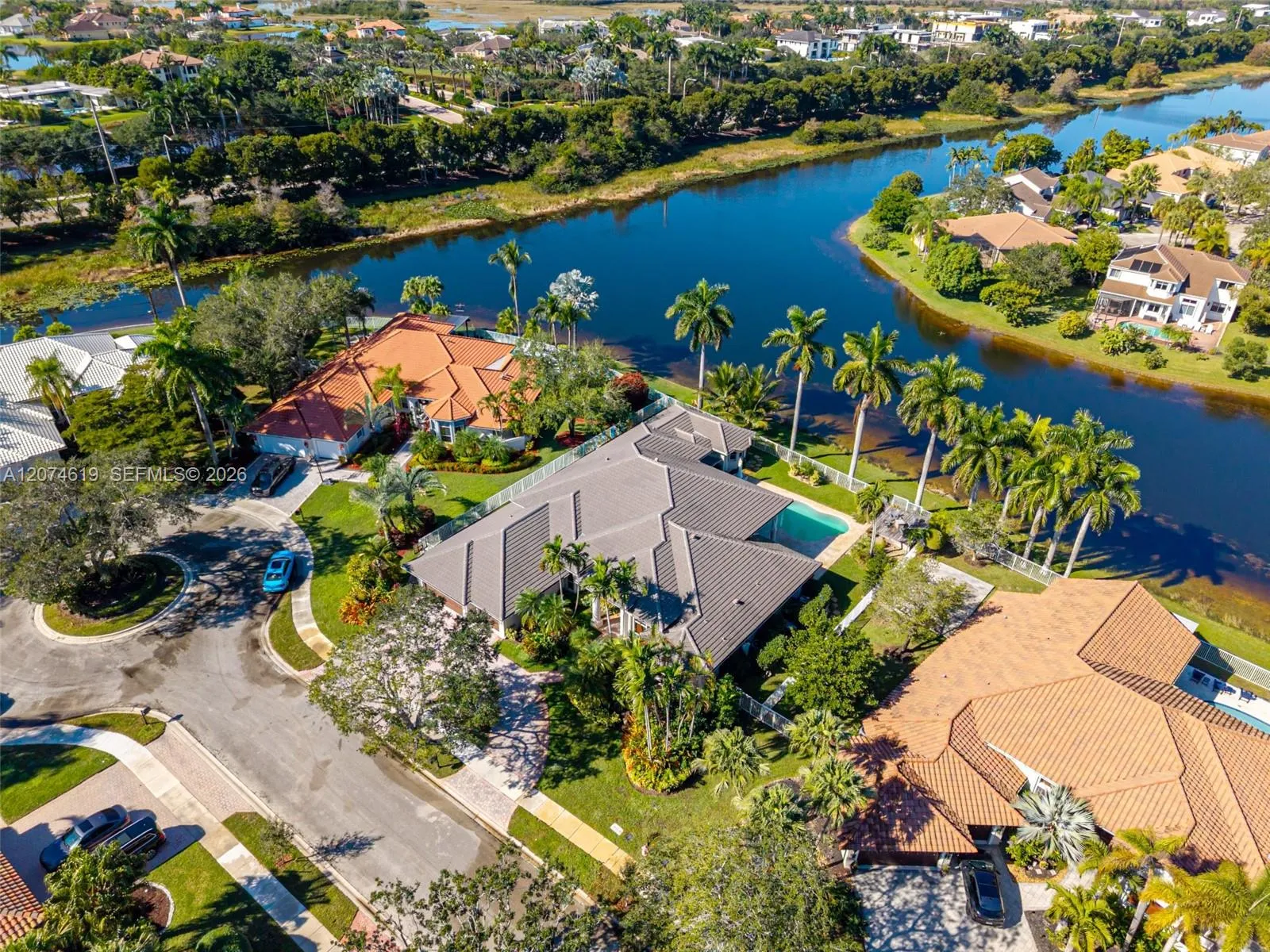 Foto de propiedad en 2950 Medinah, Weston, FL 33332 Weston con MLS# 
