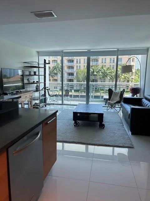 Foto de propiedad en 2950 NE 188th Street 216, Aventura, FL 33180 Aventura con MLS# 