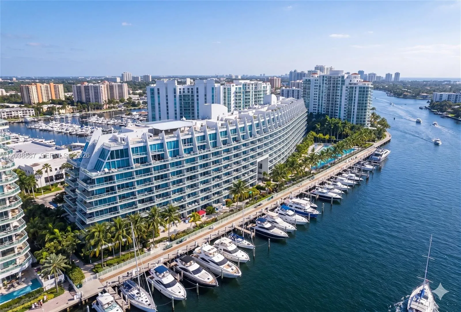 Foto de propiedad en 2950 NE 188th Street 336, Aventura, FL 33180 Aventura con MLS# 