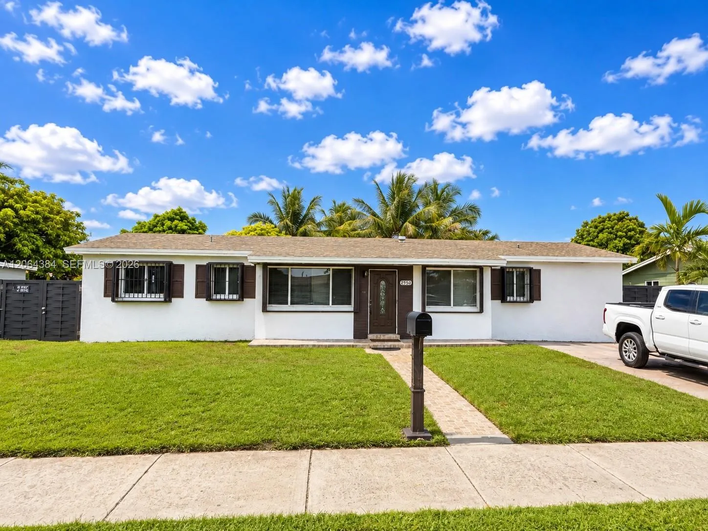 Foto de propiedad en 2950 NW 210th Terrace, Miami Gardens, FL 33056 Miami Gardens con MLS# 