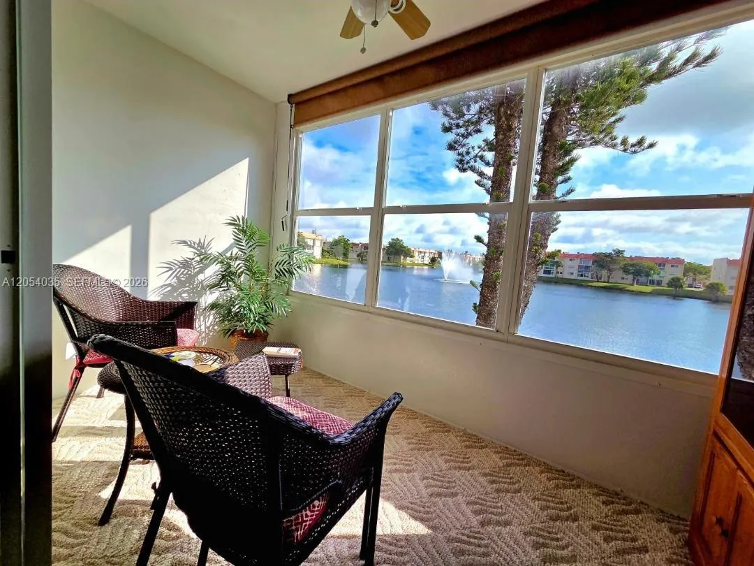 Foto de propiedad en 2950 W Sunrise Lakes Drive 208, Sunrise, FL 33322 Sunrise con MLS# 