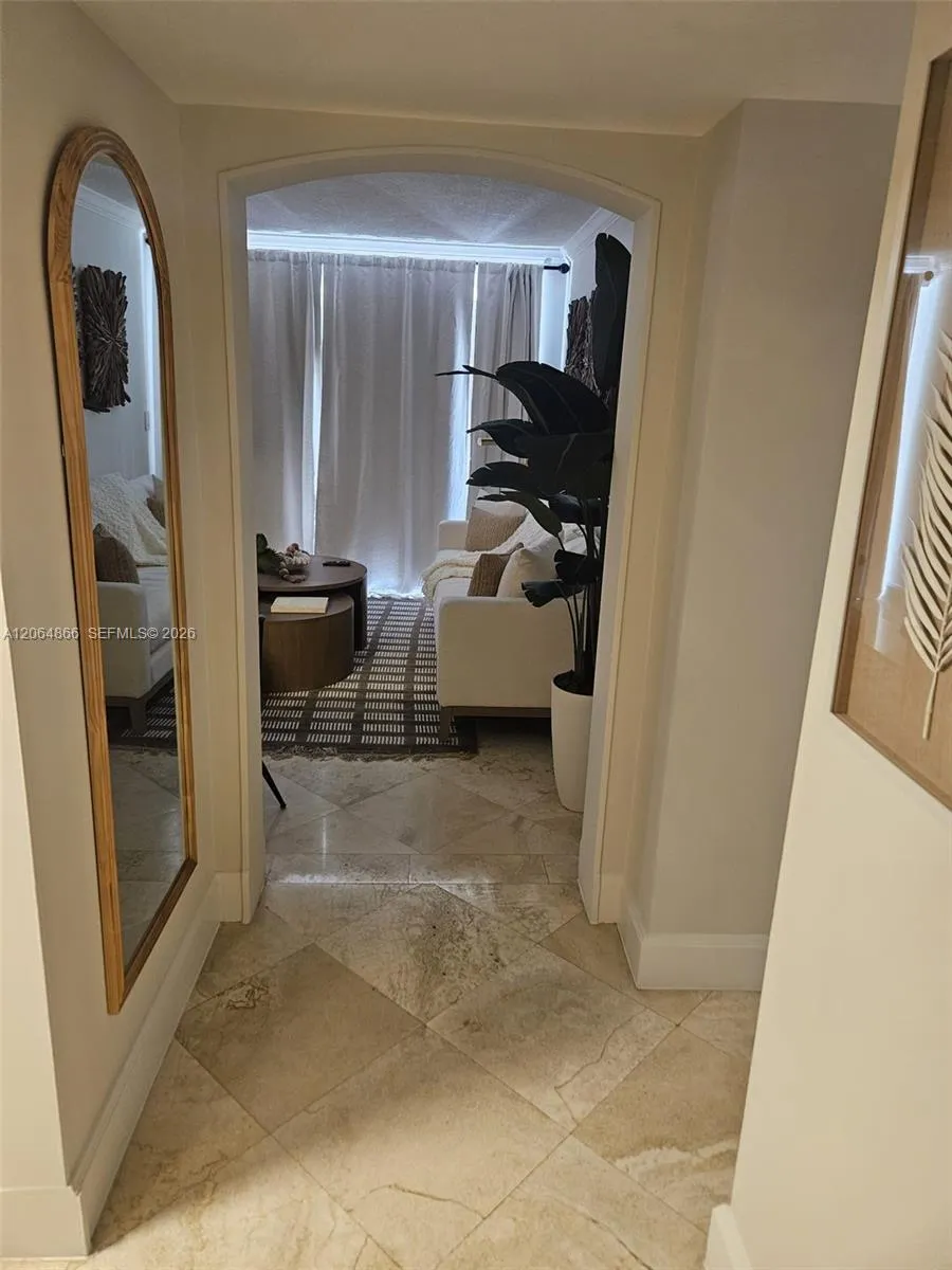Foto de propiedad en 2951 S Bayshore Drive 212, Miami, FL 33133 Miami con MLS# 