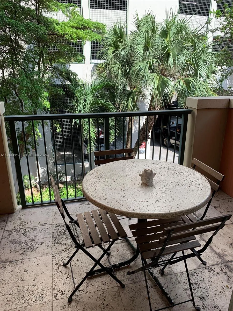 Foto de propiedad en 2951 S Bayshore Drive 417, Miami, FL 33133 Miami con MLS# 