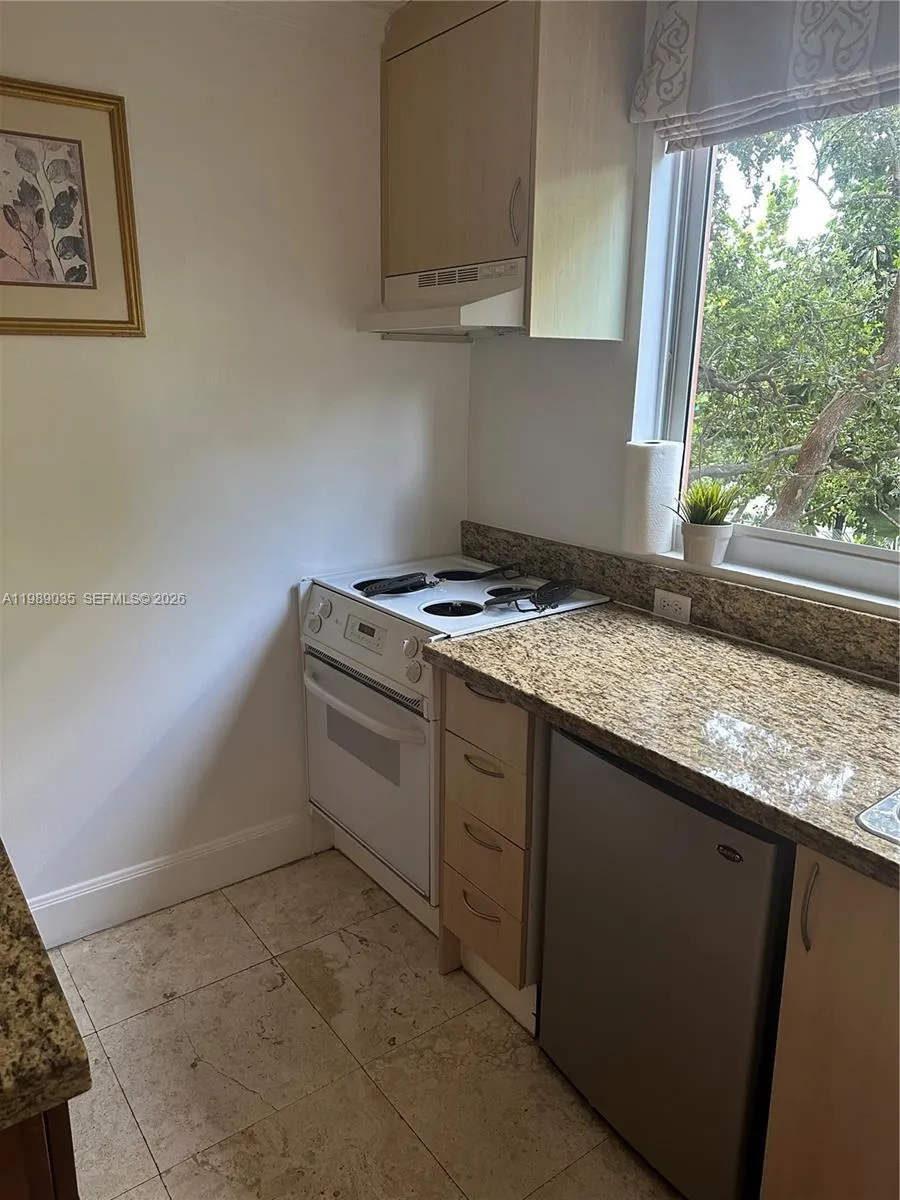 Foto de propiedad en 2951 S Bayshore Drive 417, Miami, FL 33133 Miami con MLS# 