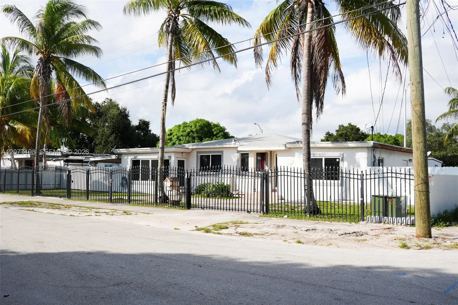 Foto de propiedad en 2955 NW 102nd Street, Miami, FL 33147 Miami con MLS# 