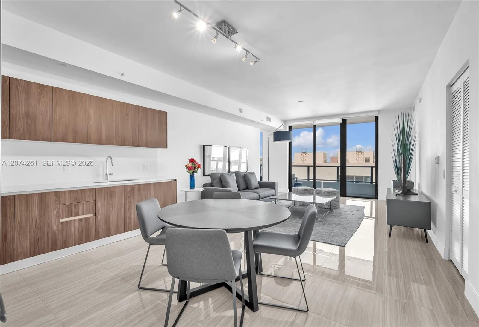 Foto de propiedad en 2960 NE 207th Street 1102, Aventura, FL 33180 Aventura con MLS# 