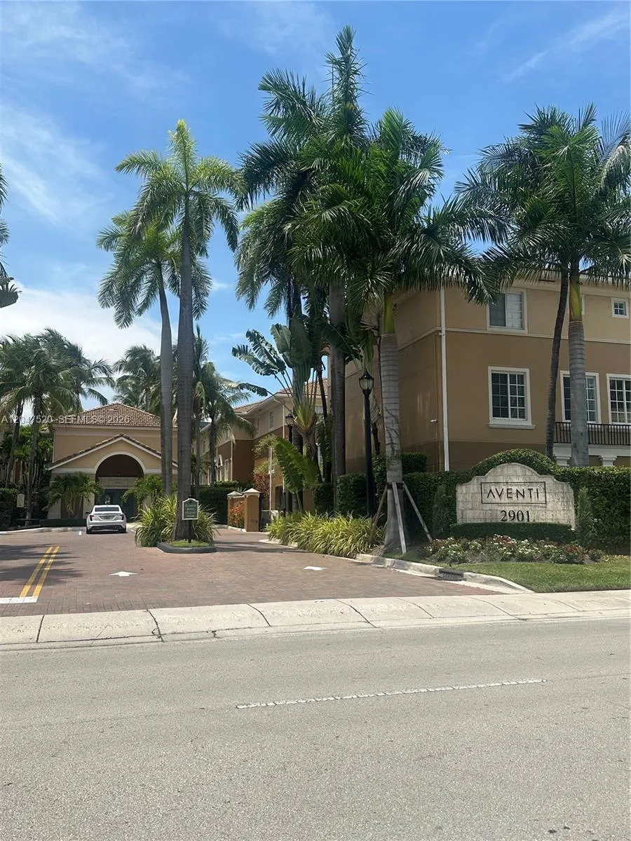 Foto de propiedad en 2961 NE 185th Street 1618, Aventura, FL 33180 Aventura con MLS# 