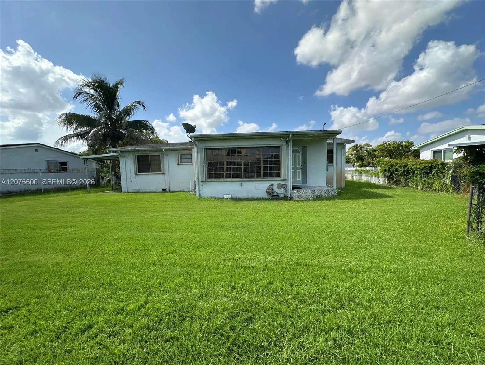 Foto de propiedad en 2961 NW 162nd Street, Miami Gardens, FL 33054 Miami Gardens con MLS# 