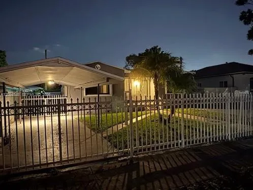 En Renta 2962 NW 50th Street, Miami, FL 33142, Miami, FL 33142