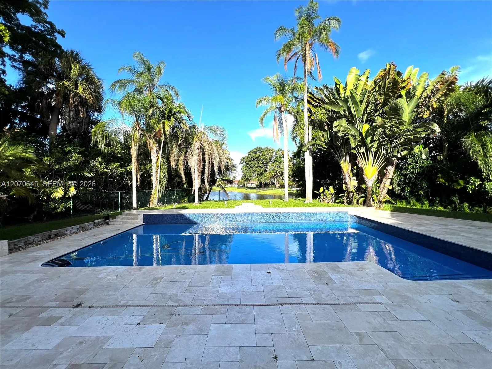 Foto de propiedad en 297 NW 104th Avenue, Coral Springs, FL 33071 Coral Springs con MLS# 