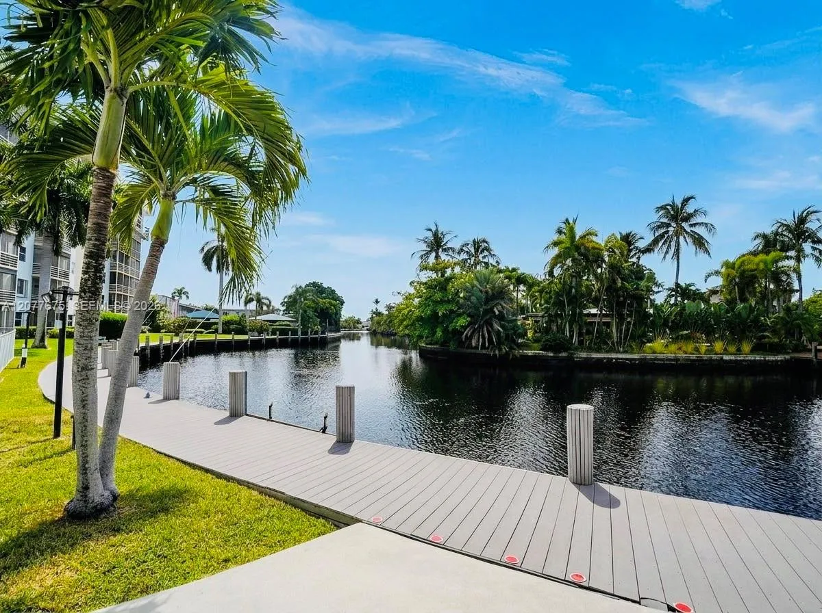 Foto de propiedad en 2970 NE 16th Avenue 214, Oakland Park, FL 33334 Oakland Park con MLS# 