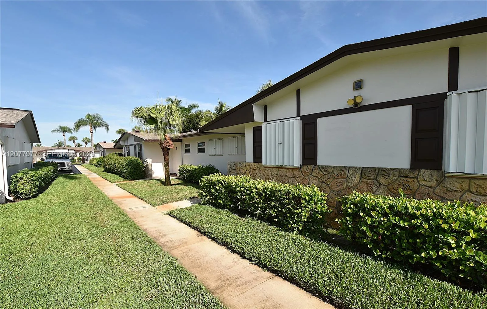Foto de propiedad en 2971 Crosley Drive W F, West Palm Beach, FL 33415 West Palm Beach con MLS# 