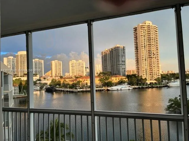 Foto de propiedad en 2980 E Point East Drive D608, Aventura, FL 33160 Aventura con MLS# 
