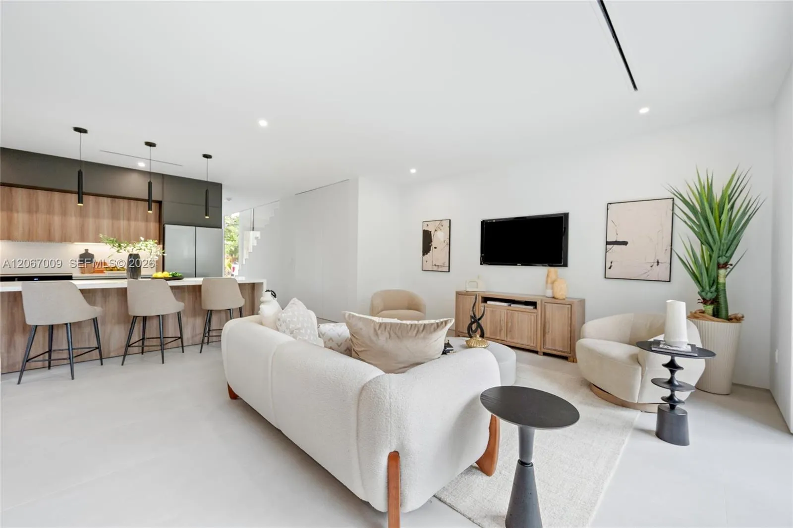 En Renta 2980 SW 2nd Street LEFT, Miami, FL 33135, Miami, FL 33135