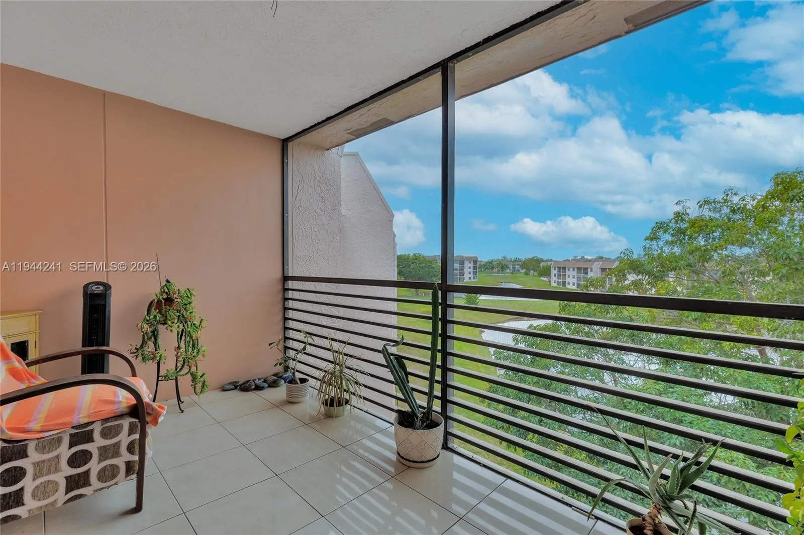 Foto de propiedad en 2981 N Nob Hill Road 406, Sunrise, FL 33322 Sunrise con MLS# 