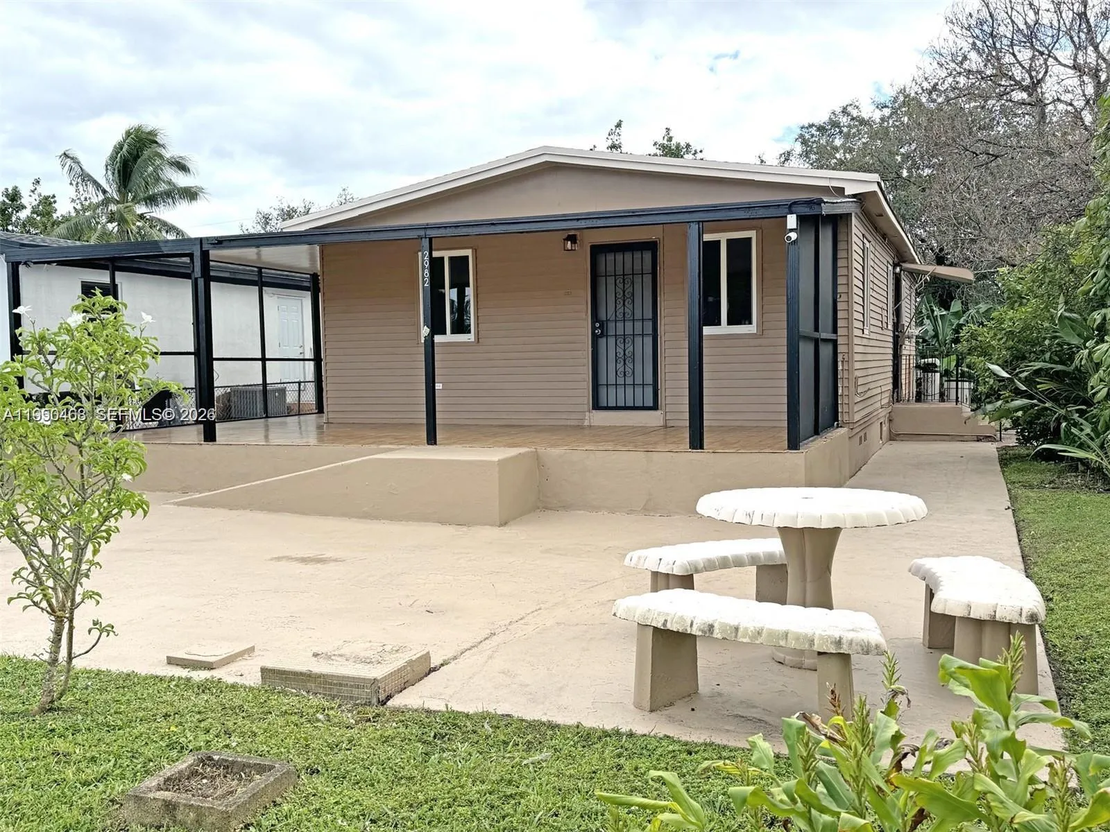 Foto de propiedad en 2982 NW 95th Street, Miami, FL 33147 Miami con MLS# 