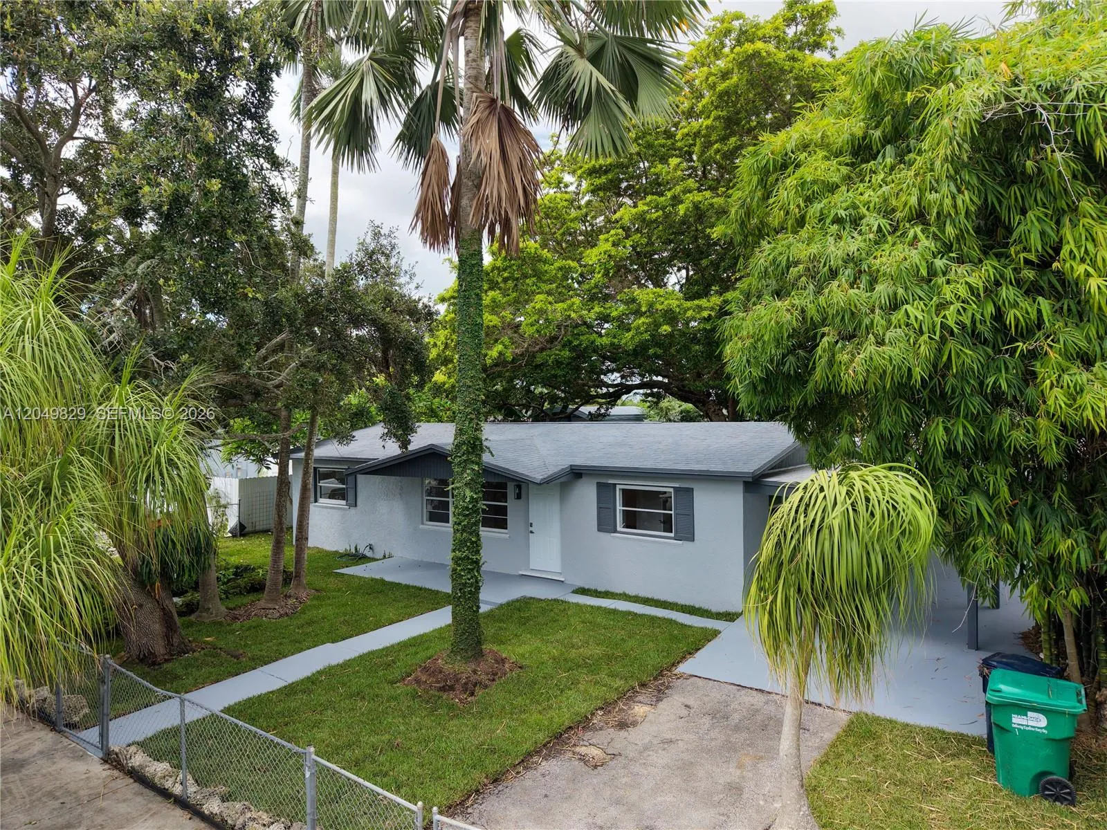 Foto de propiedad en 29858 SW 159th Drive, Homestead, FL 33033 Homestead con MLS# 