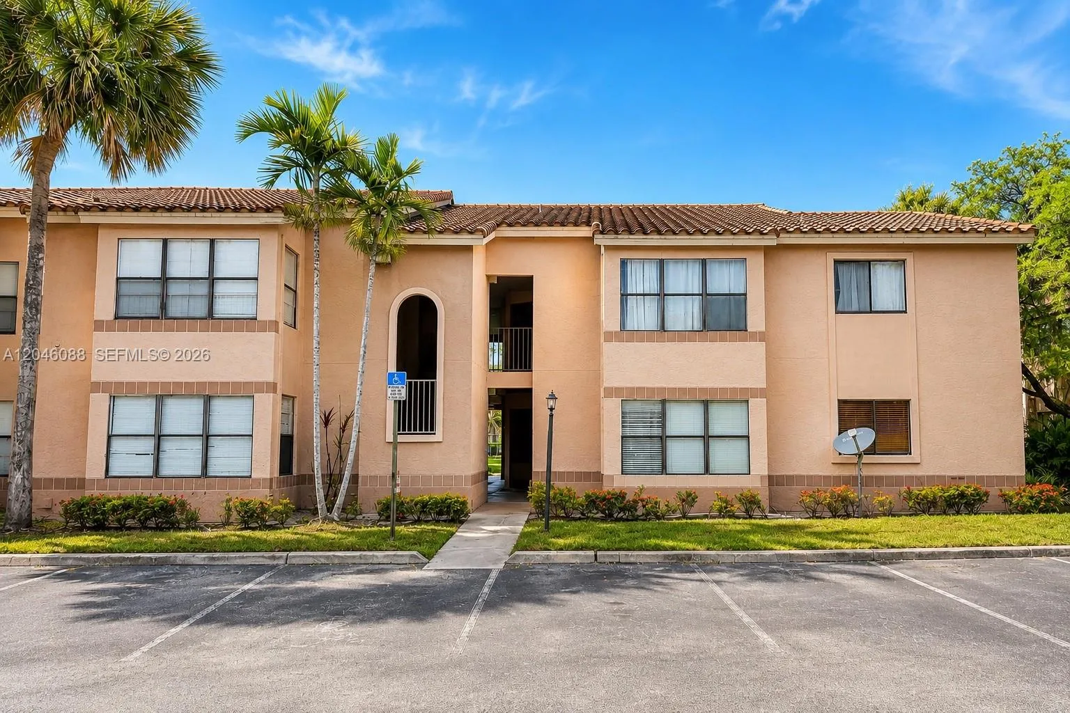 Foto de propiedad en 2986 S University Drive 8108, Davie, FL 33328 Davie con MLS# 