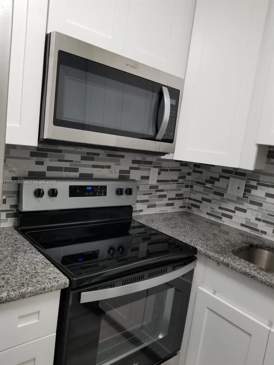Foto de propiedad en 2990 NE 16th Avenue 105, Oakland Park, FL 33334 Oakland Park con MLS# 