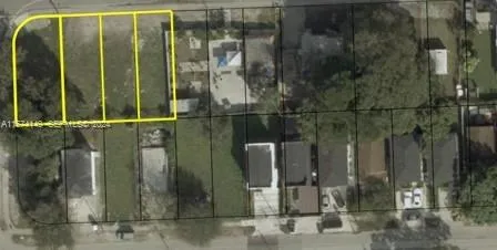 Foto de propiedad en 2994 NW 46th Street, Miami, FL 33142 Miami con MLS# 