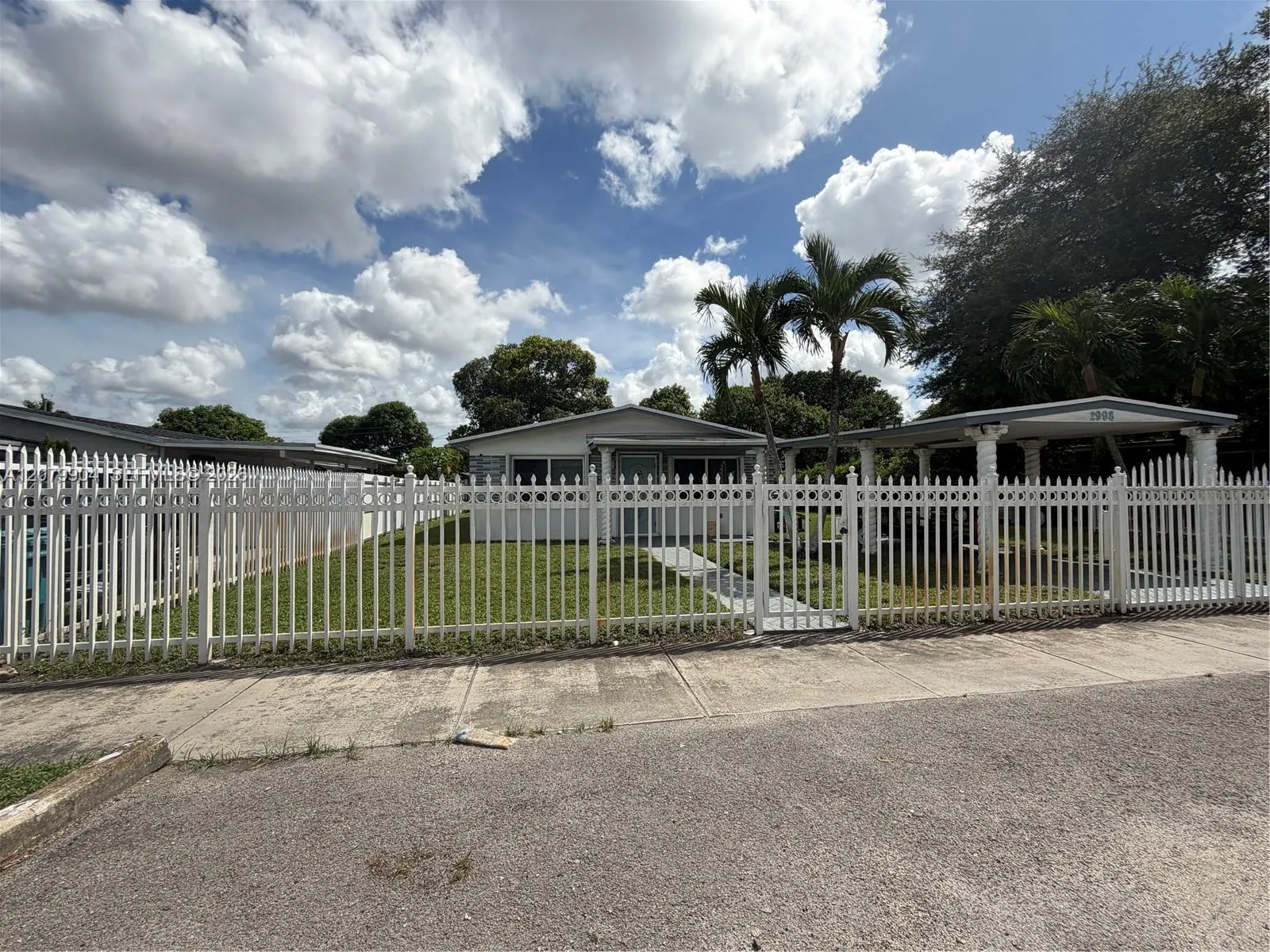 En Renta 2998 NW 94th Street 2998, Miami, FL 33147, Miami, FL 33147