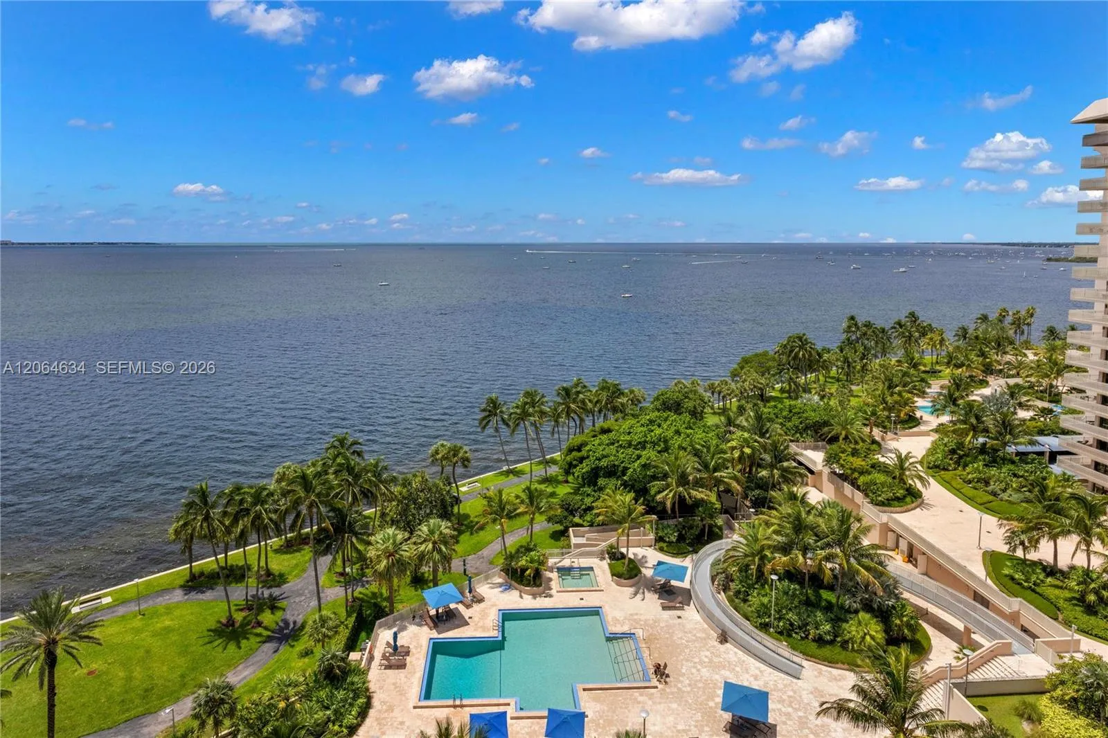 Foto de propiedad en 3 Grove Isle Drive C1402, Miami, FL 33133 Miami con MLS# 