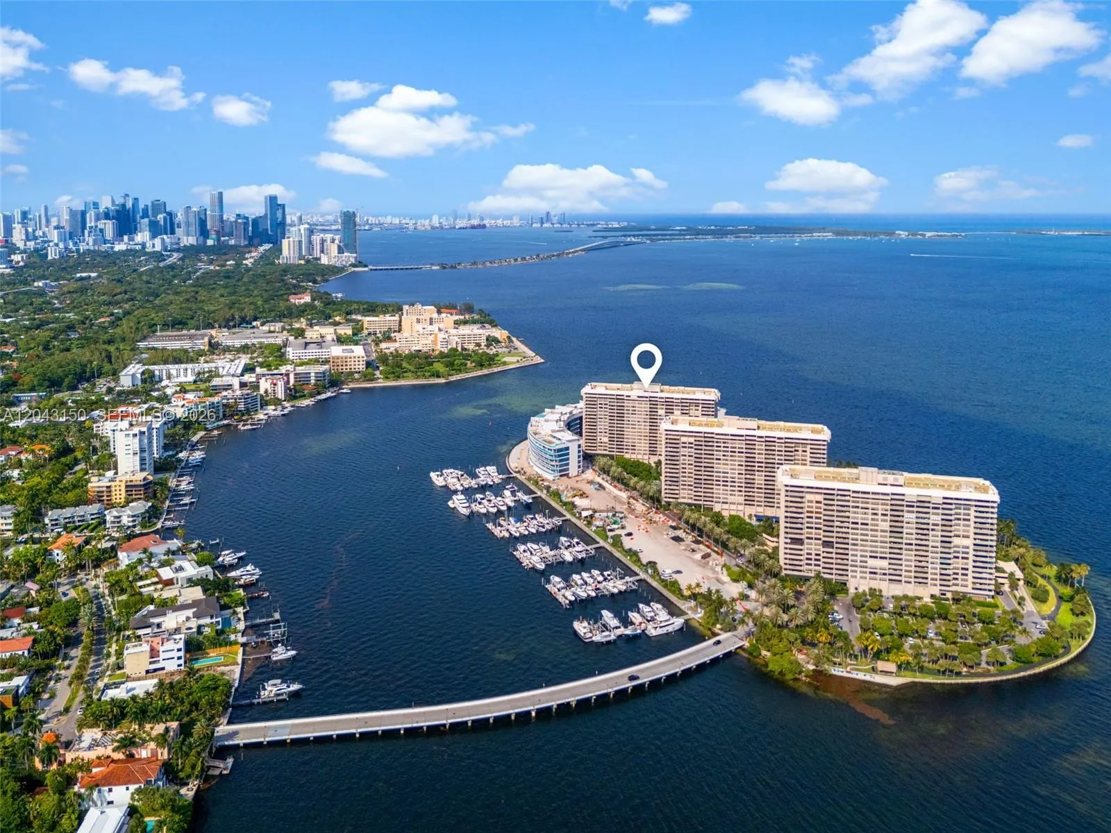 Foto de propiedad en 3 Grove Isle Drive C1610, Miami, FL 33133 Miami con MLS# 