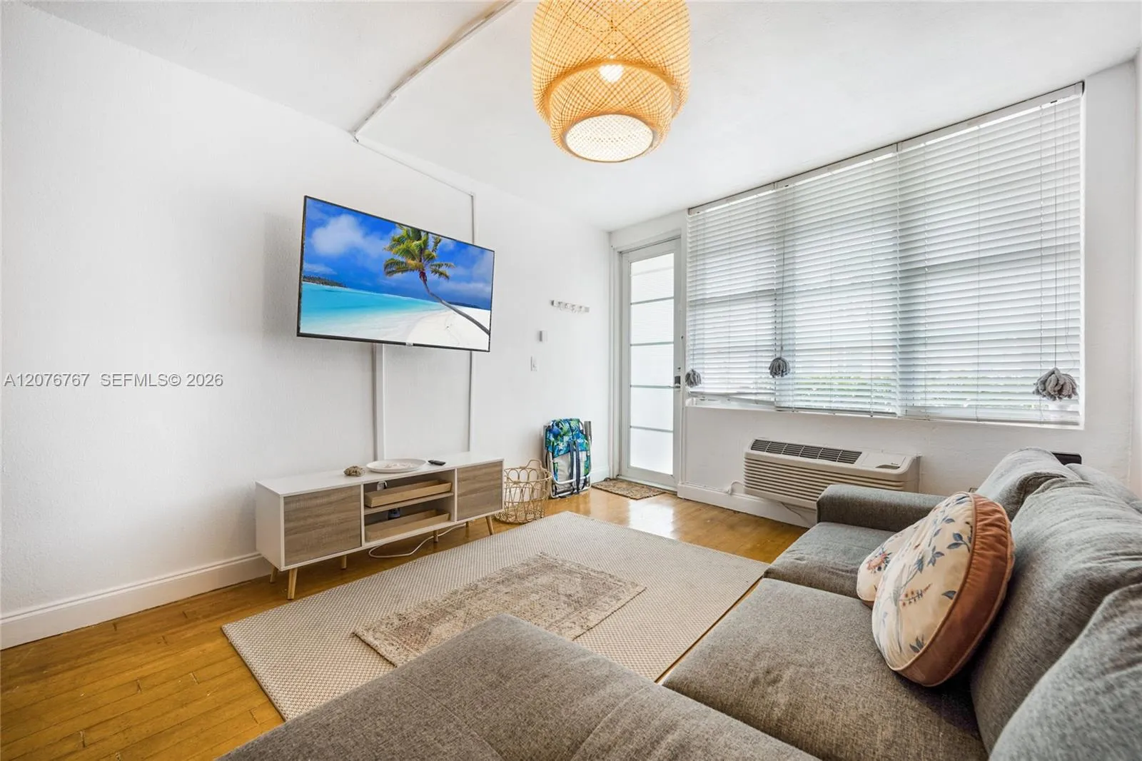 Foto de propiedad en 300 74th Street 6, Miami Beach, FL 33141 Miami Beach con MLS# 