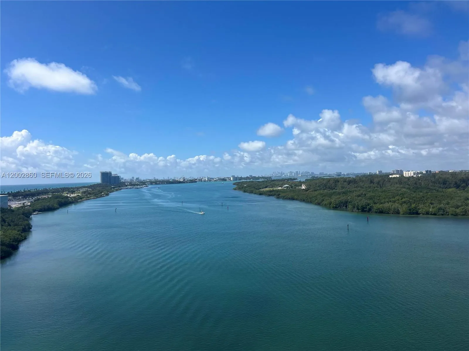 Alquilada 300 Bayview Drive 1410, Sunny Isles Beach, FL 33160, Sunny Isles Beach, FL 33160