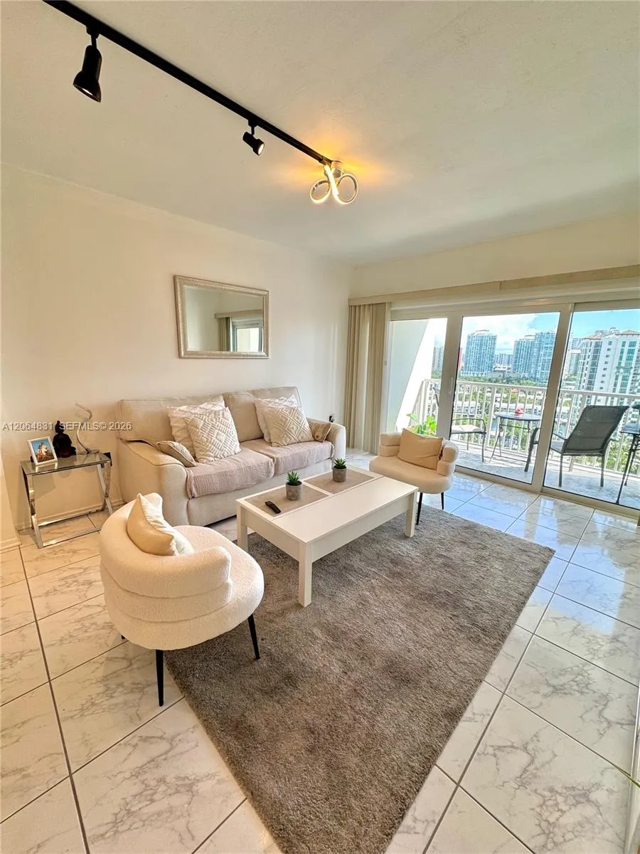 Foto de propiedad en 300 Bayview Drive 1603, Sunny Isles Beach, FL 33160 Sunny Isles Beach con MLS# 