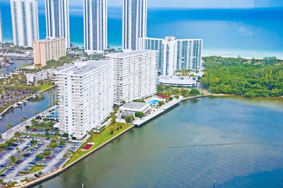 Foto de propiedad en 300 Bayview Drive 1707, Sunny Isles Beach, FL 33160 Sunny Isles Beach con MLS# 