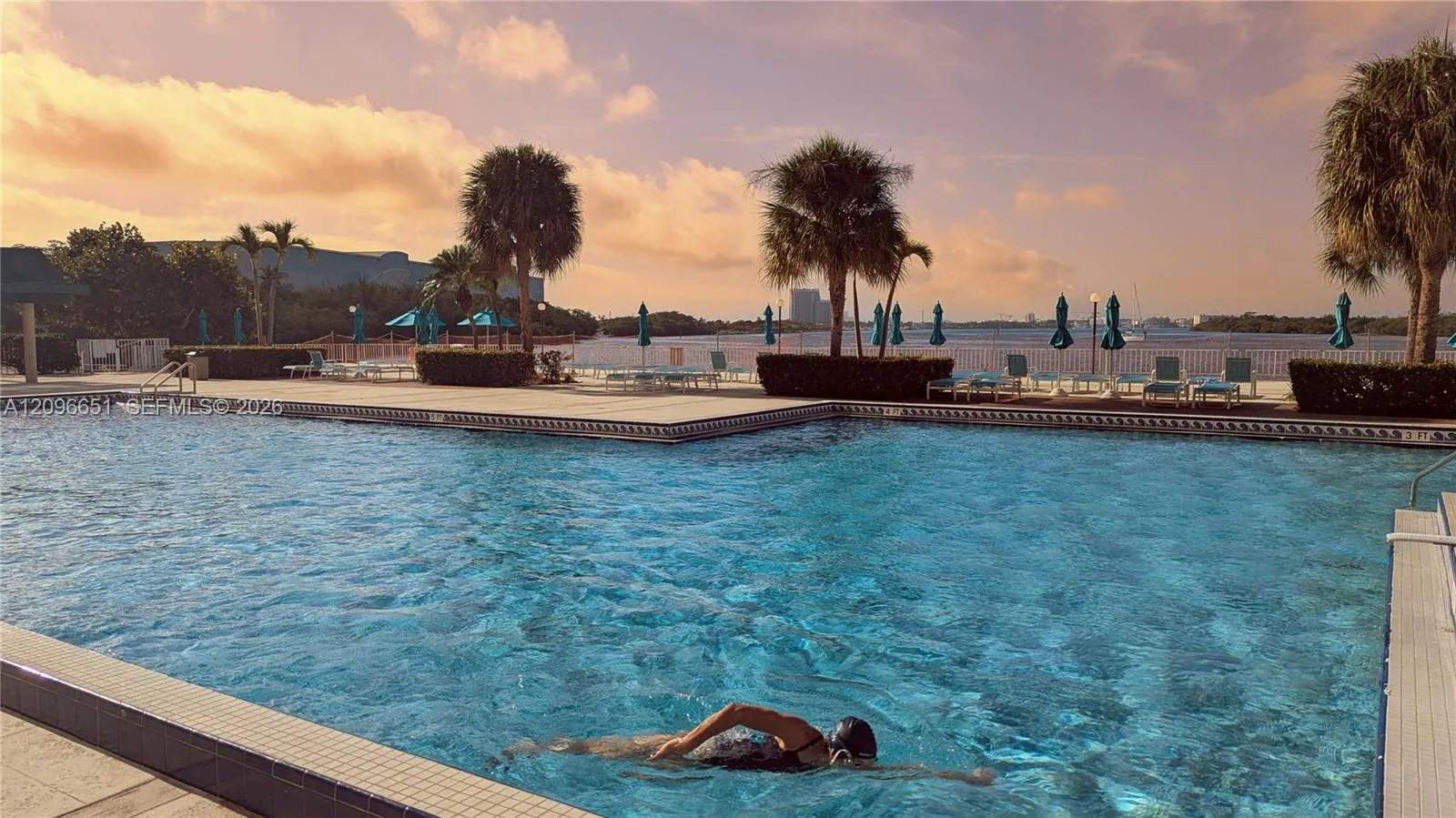 En Venta 300 Bayview Drive 206, Sunny Isles Beach, FL 33160, Sunny Isles Beach, FL 33160