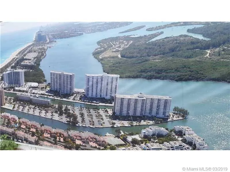 Foto de propiedad en 300 Bayview Drive 207, Sunny Isles Beach, FL 33160 Sunny Isles Beach con MLS# 
