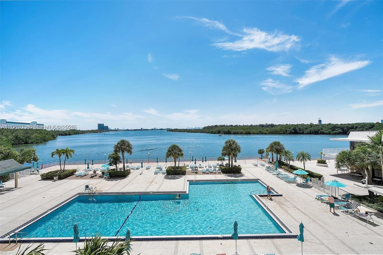 Foto de propiedad en 300 Bayview Drive 508, Sunny Isles Beach, FL 33160 Sunny Isles Beach con MLS# 