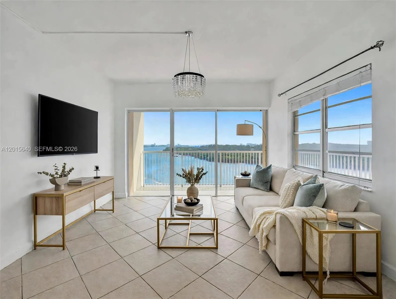 Foto de propiedad en 300 Bayview Drive 906, Sunny Isles Beach, FL 33160 Sunny Isles Beach con MLS# 