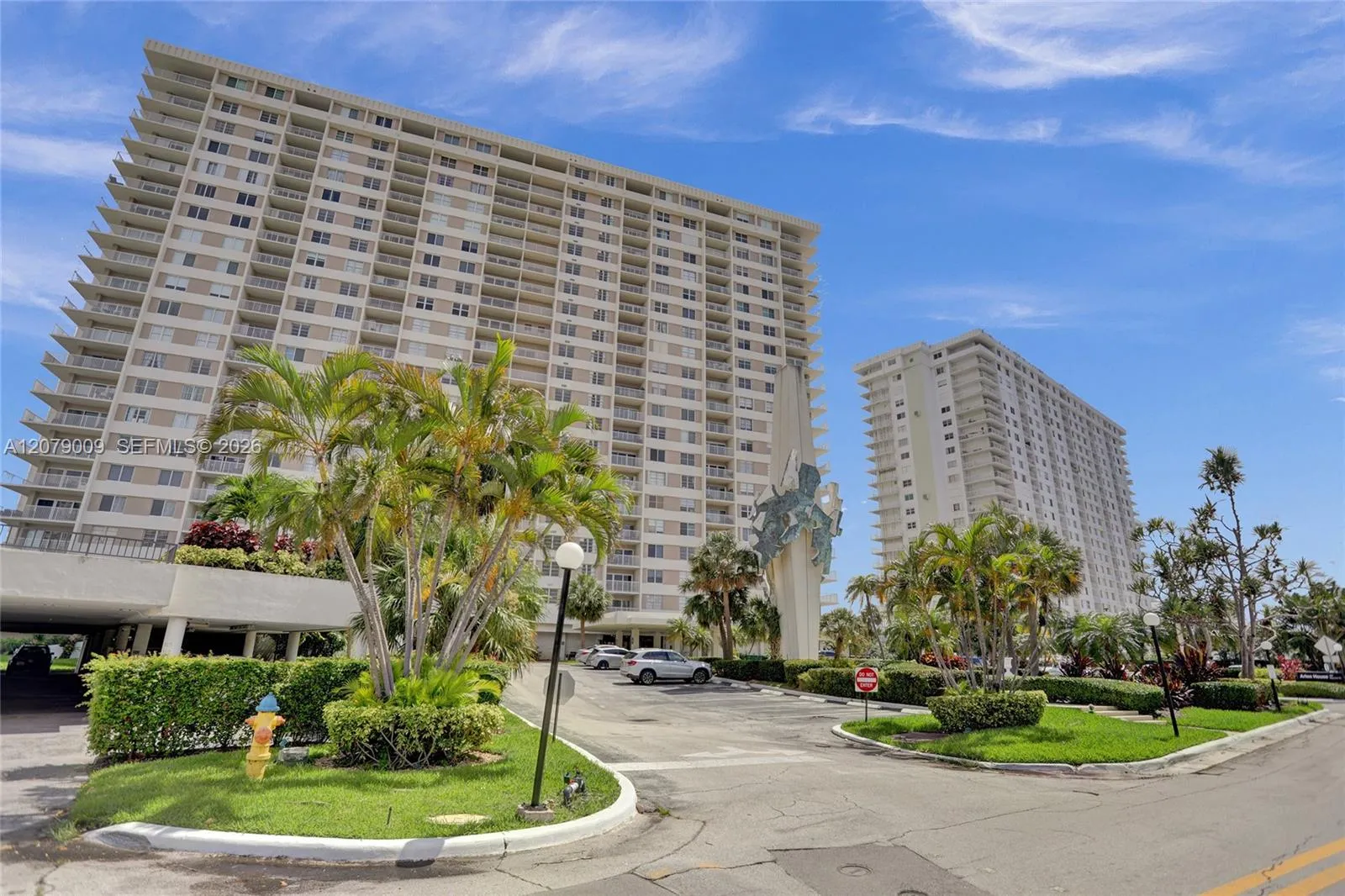 Foto de propiedad en 300 Bayview Drive PH10, Sunny Isles Beach, FL 33160 Sunny Isles Beach con MLS# 