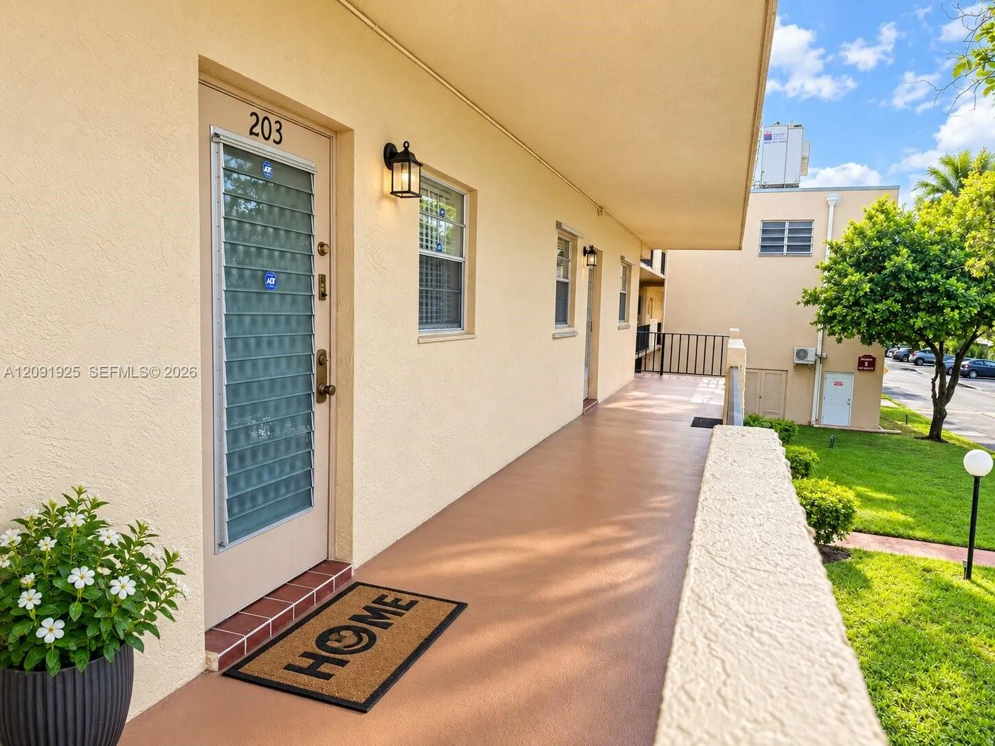 Foto de propiedad en 300 Berkley Road 203, Hollywood, FL 33024 Hollywood con MLS# 